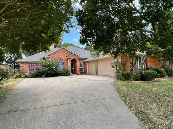 506 Baltusrol Cir, Garland, TX 75044