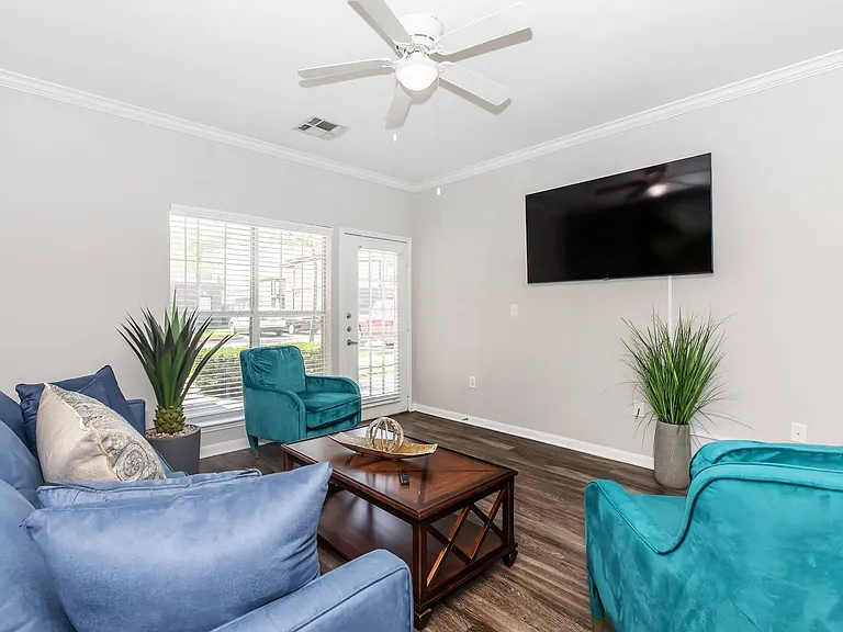Estate Villas at Krum Apartments — Photo 21