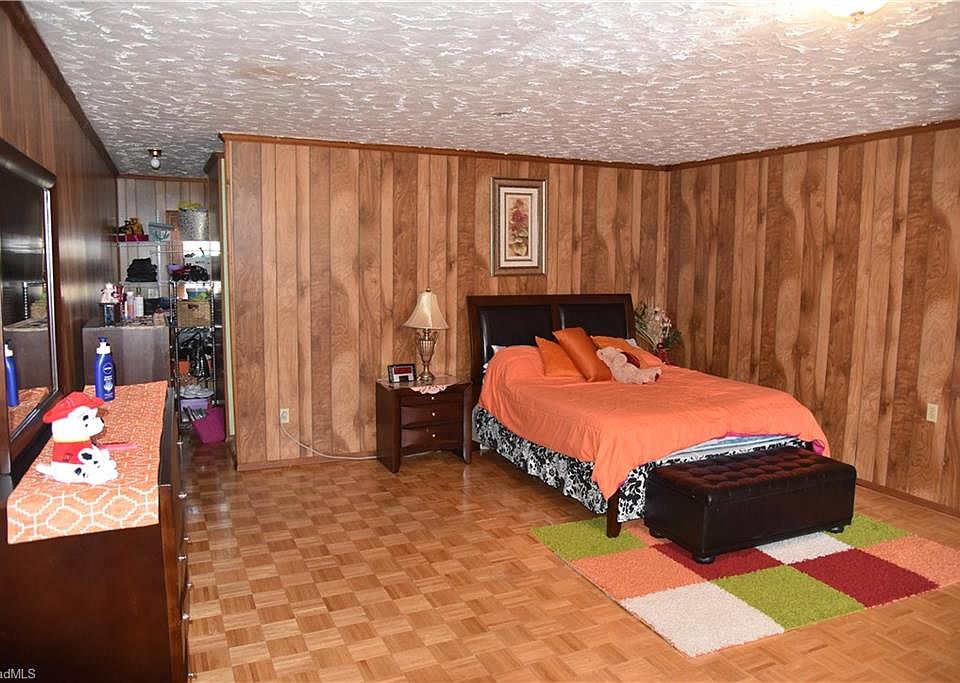 2nd image of 4514 Renigar St