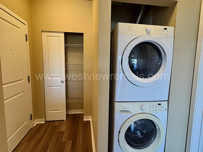 200 E Maple St — Photo 228