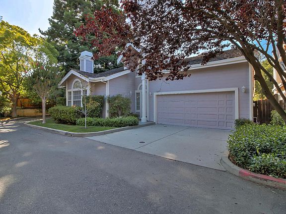 3rd image of 12113 Saratoga Villa Pl