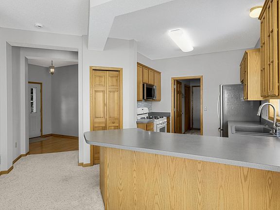 4th image of 3834 Linden Ave
