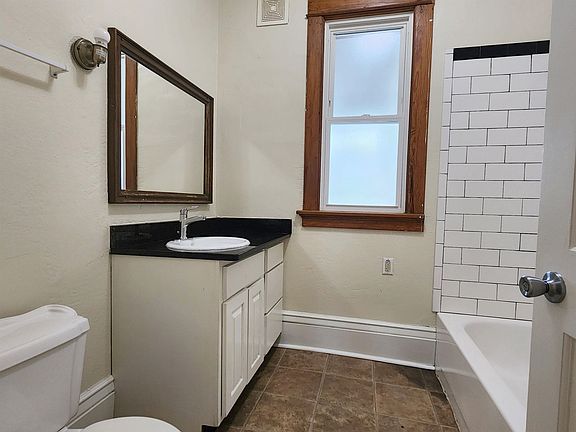 3rd image of 715-717 Caledonia Pl #1