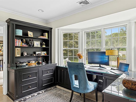 5th image of 40 Dogwood Lane