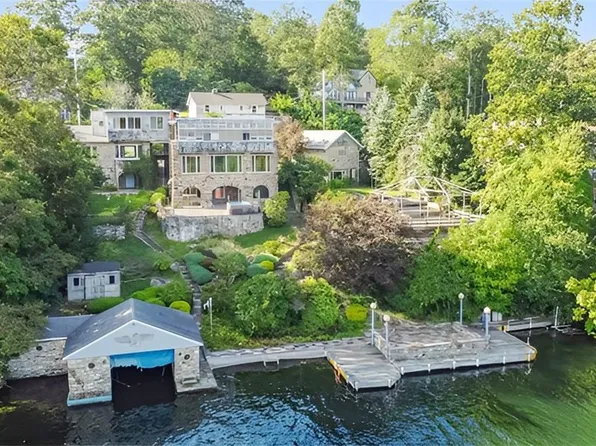 124 W Lake Boulevard, Mahopac, NY 10541