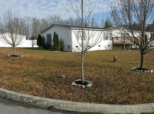 300 Shirley Ln, Oneida, TN 37841