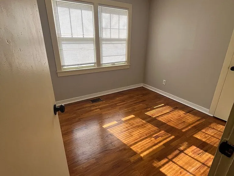 2206 Hillside Ave — Photo 7