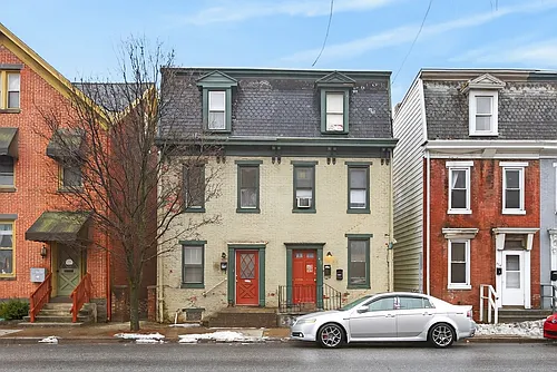 412 N Front St #1 Photo 1