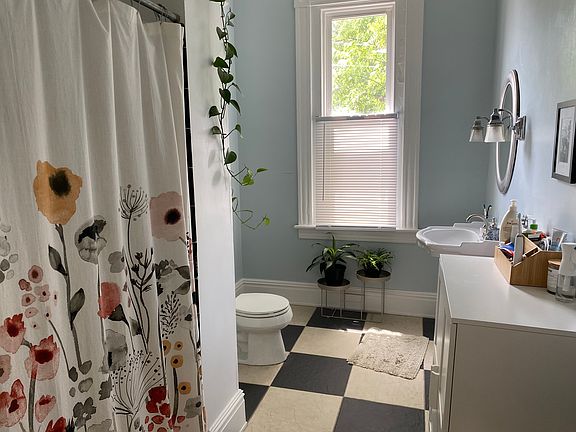 5th image of 209 N Vine St #1