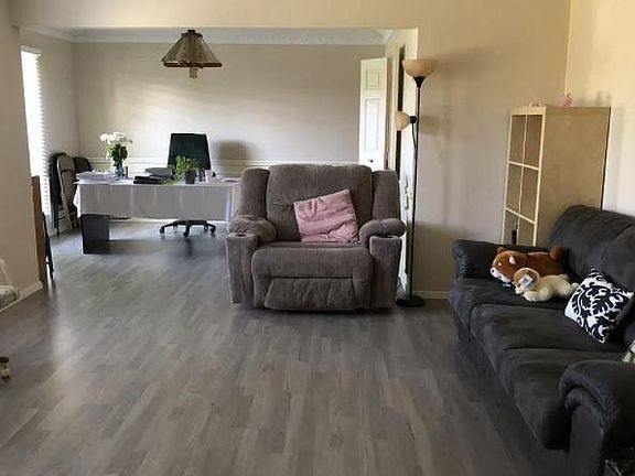 2nd image of 2413 Primrose Dr