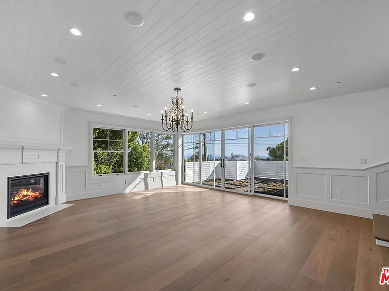 566 Ida St — Photo 11