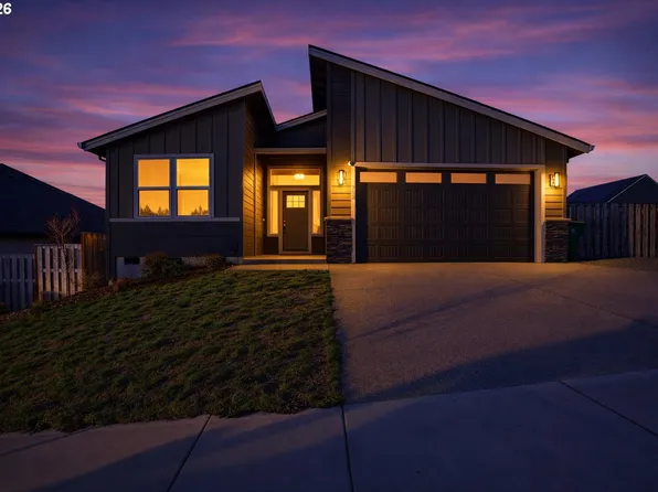 753 NE Wildwood Dr, Estacada, OR 97023