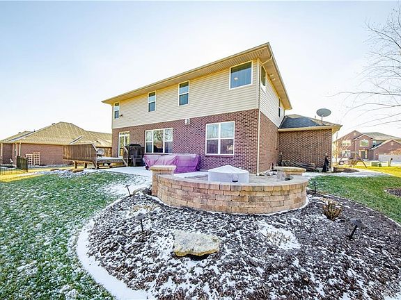 5th image of 396 Belleclaire Hl