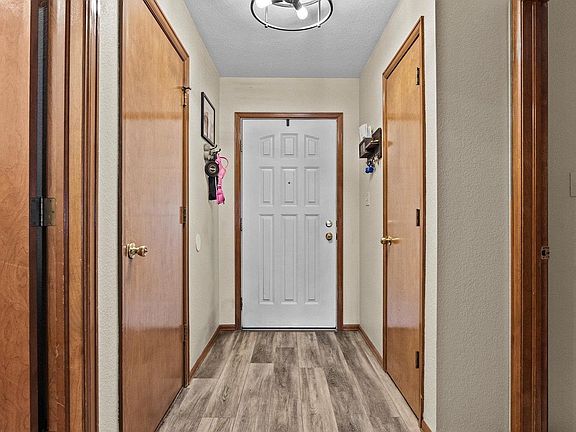4th image of 516 Eastgate Ct