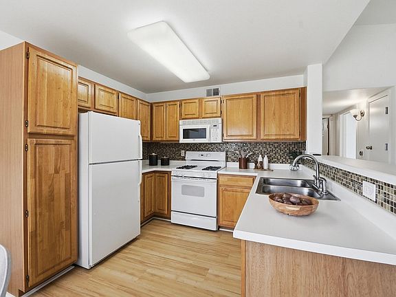 5th image of 1010 Opal St #204