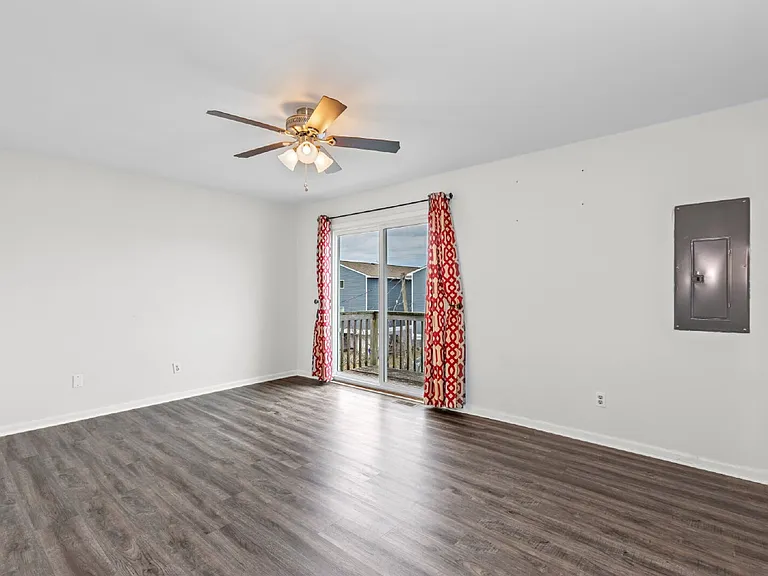 735 W Ocean View Ave #B — Photo 11