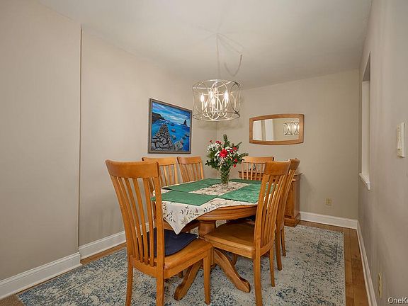 3rd image of 1 Huntington Circle