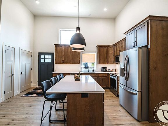 5th image of 1002 S White Ave #2