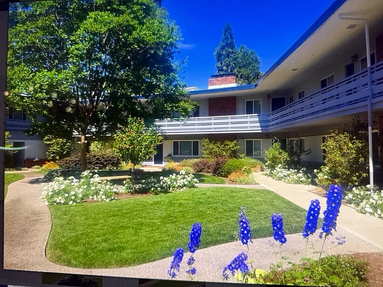 1101 Noel Dr — Photo 12
