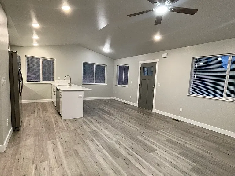 6150 W Karen St #2-4 — Photo 25