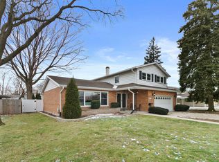 9212 S Komensky Ave, Oak Lawn, IL 60453