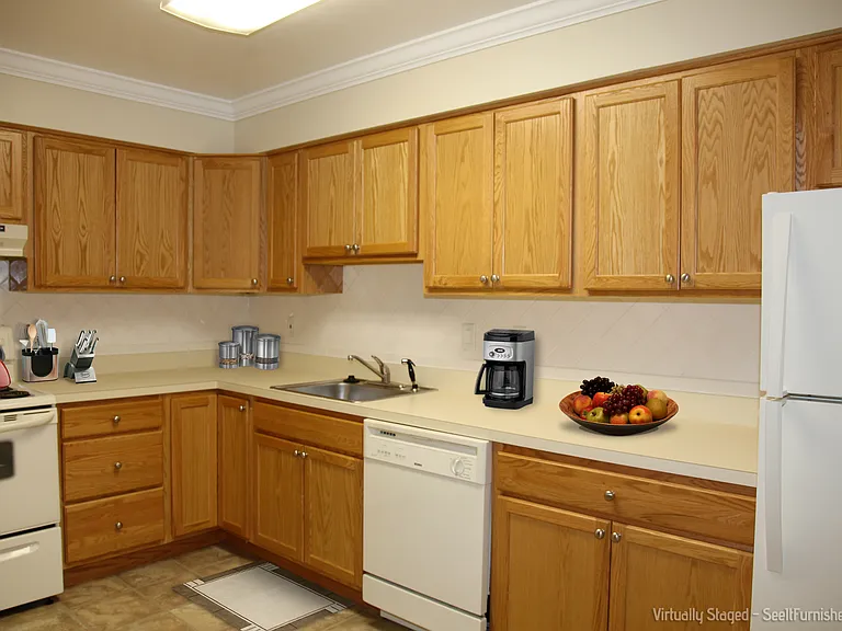 Royal Court Apartments — Photo 18