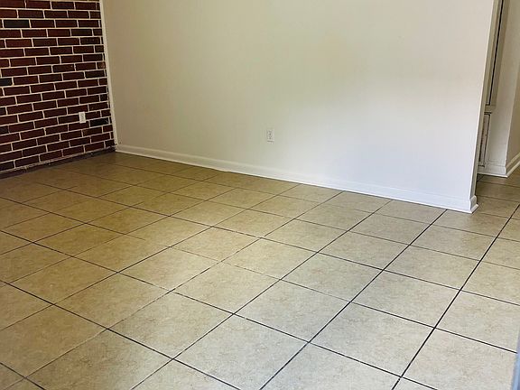 5th image of 139 Orlando Dr APT 3