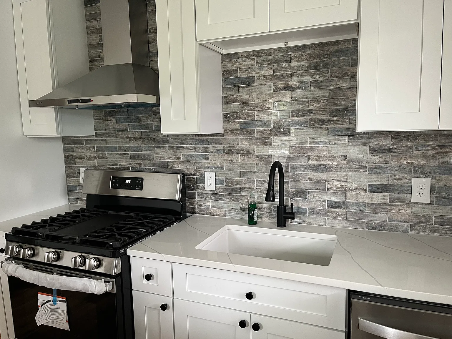 3 bed, 1100 sqft, $2,295 — Photo 1
