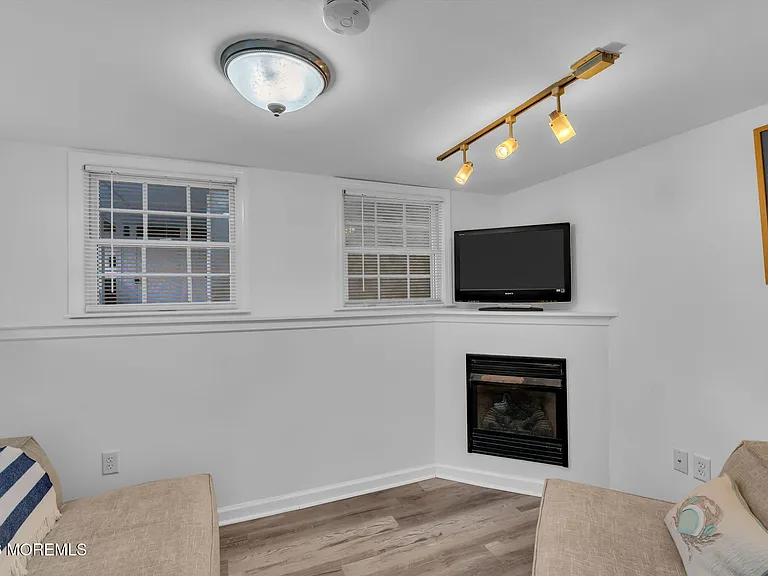55 Beach Front — Photo 30