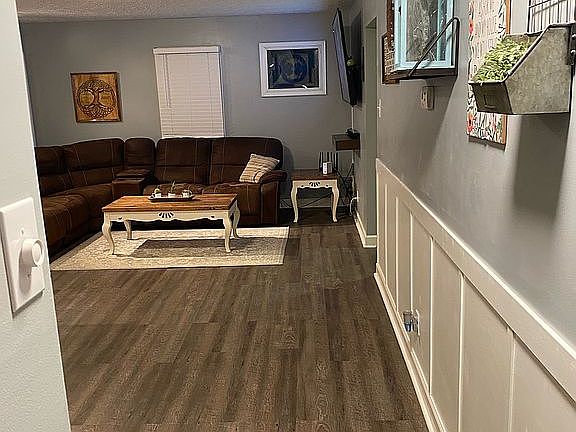 5th image of 13 Willow Dr