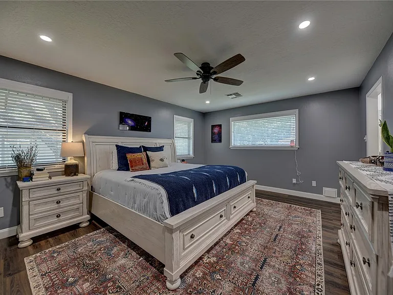 1600 Pecan St — Photo 30