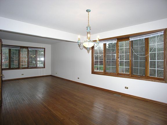 3rd image of 1413 Pine Woods Ct