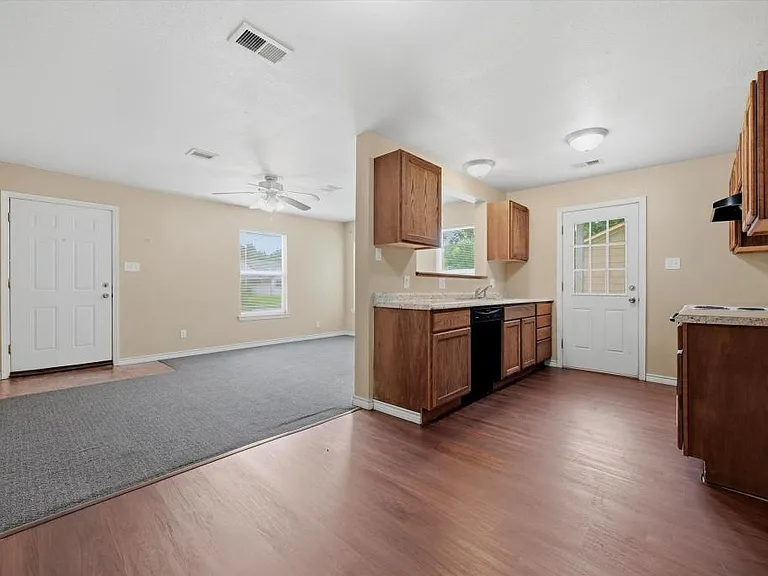 1810 N Alexander St — Photo 7