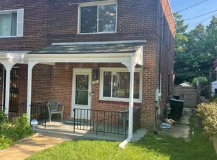 32 Underwood Pl NW, Washington, DC 20012