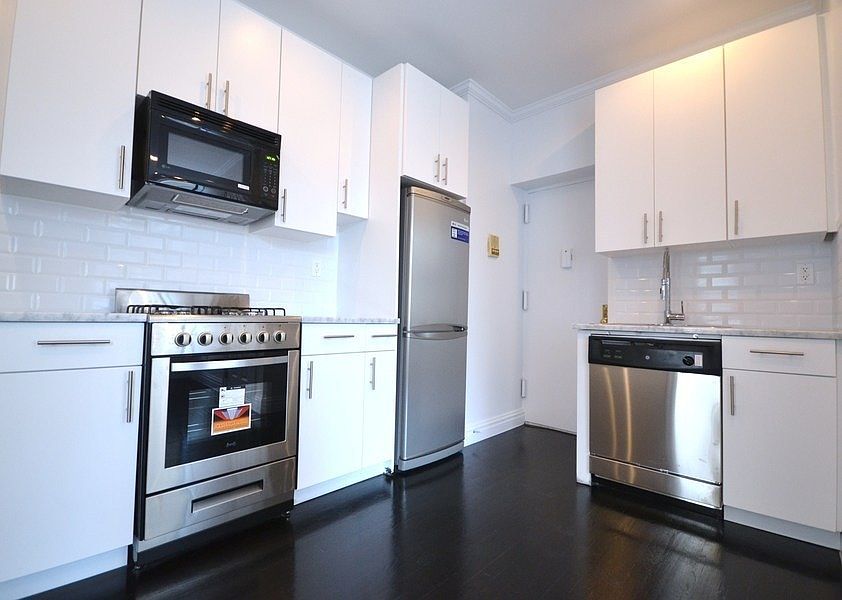 1st image of 322 E 11th St APT 15