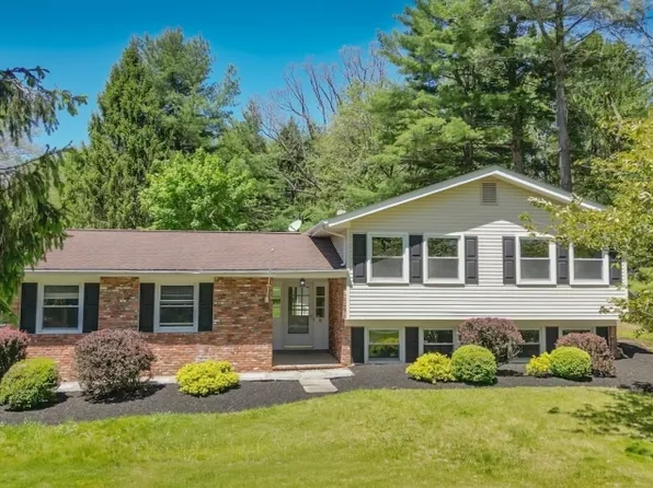 8 Woodland Dr, Washington Twp., NJ 07853