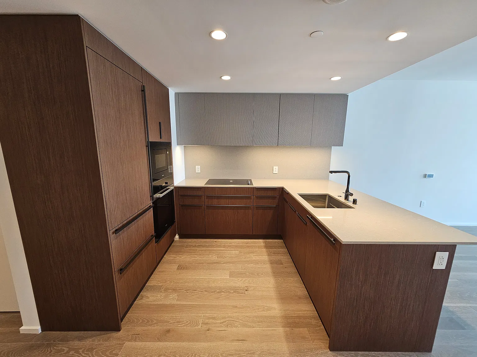 1 bed, 728 sqft, $4,400 — Photo 1