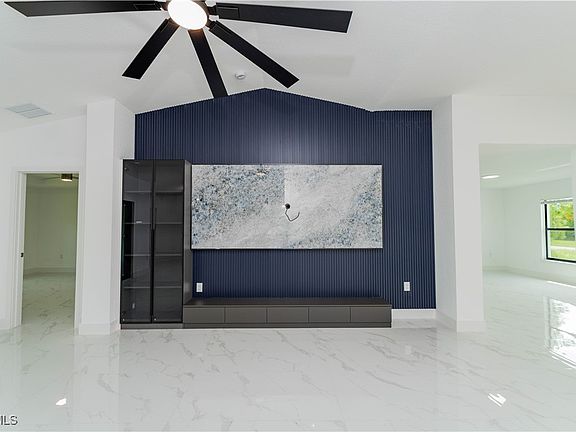 3rd image of 1006 Congress Ave