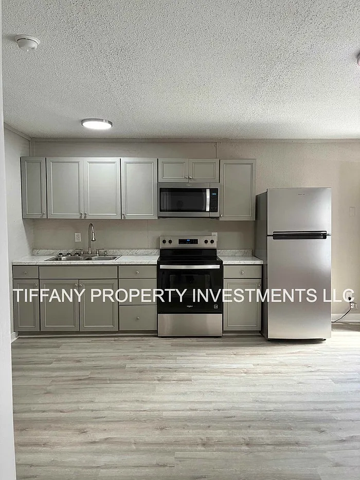 2 bed, 1.0 bath, $915 — Photo 2