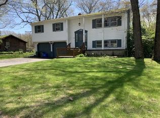 120 Pettaquamscutt Lake Rd, Saunderstown, RI 02874