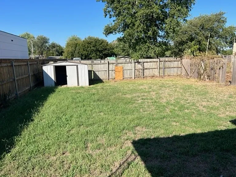 1122 N Flood Ave — Photo 19