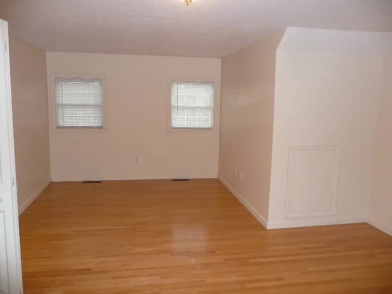 102-104 Pond St — Photo 11