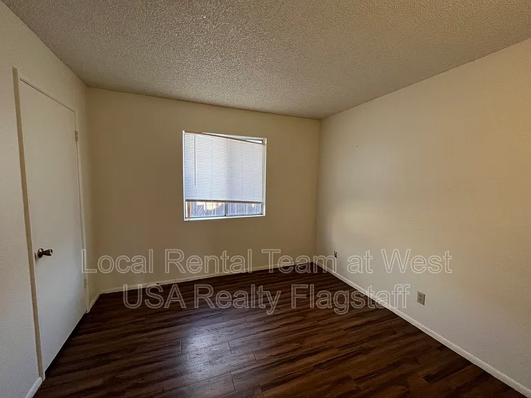 2219 E Dortha Ave #3 — Photo 6