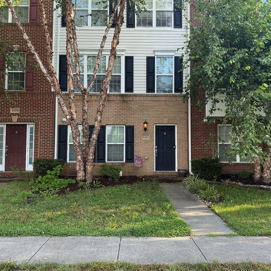 3 bed, 2.5 bath, 2020 sqft, $2,800 — Photo 1
