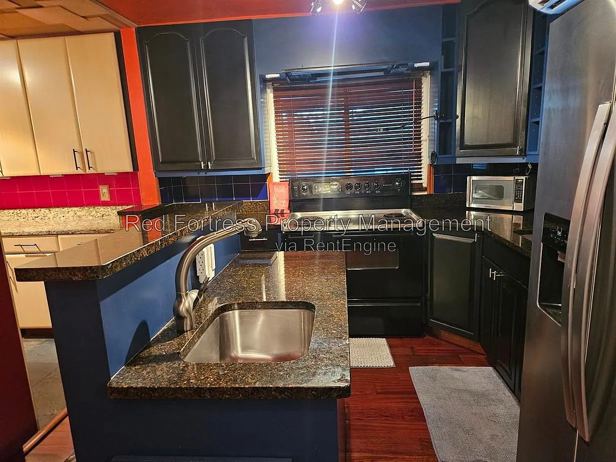 3 bed, 2.0 bath, 1209 sqft, $1,900 — Photo 4