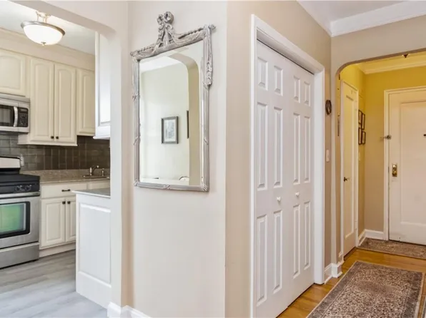 90 Bryant Avenue #Croydon -4D, White Plains, NY 10605