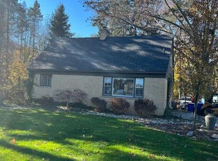 2927 Orange Grove Rd, Waterford, MI 48329
