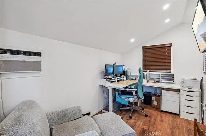 11045 Howard St — Photo 10