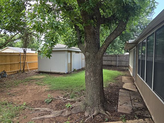 4th image of 313 NW Parkwood Ln