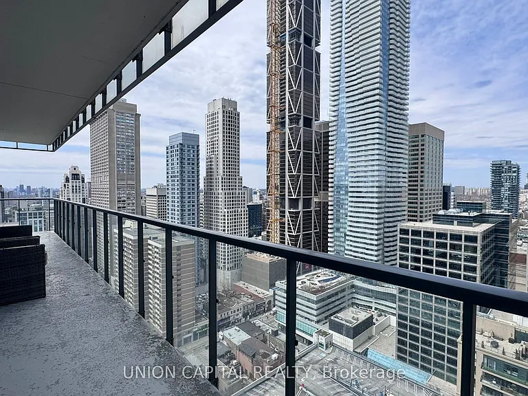 33 Charles St E #2807 — Photo 13